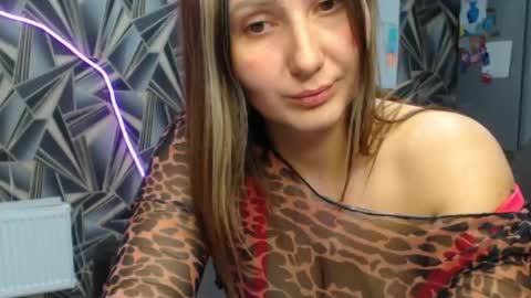 nikkikiss___ online show from April 2026 07:58:01 PM