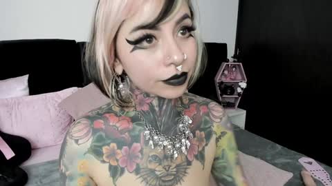 Nikki Ramone   online show from January 2025 06:01:02 PM