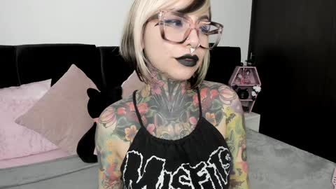 Nikki Ramone   online show from January 2025 05:55:01 PM