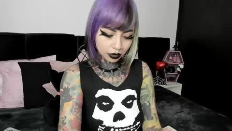 Nikki Ramone   online show from February 2025 06:12:01 PM