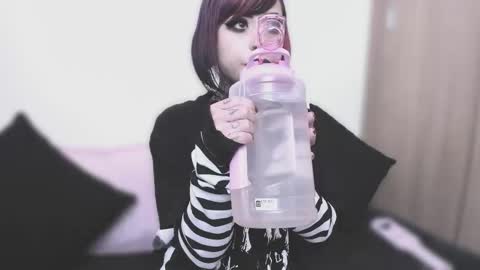 Nikki Ramone   online show from September 2025 10:48:01 AM