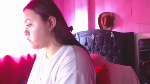 Snapshot of nikkirous_ chatting on May 2026 04:37:01 PM Nikkirous online show from May 2026 04:37:01 PM