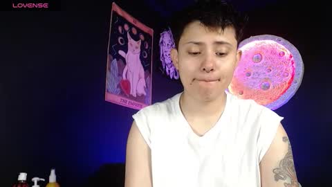 Nikky online show from November 2025 12:49:02 PM