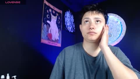 Nikky online show from December 2025 01:39:01 PM