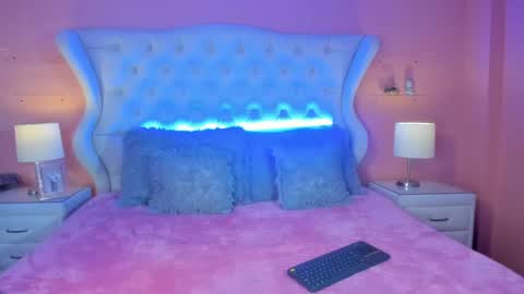 Y E S I online show from April 2026 07:53:01 PM