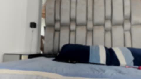     online show from October 2025 01:18:02 PM