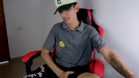 niklaus_wolf online show from April 2026 03:50:01 PM