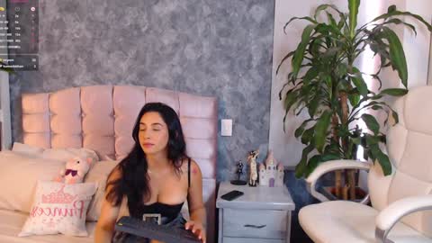 Snapshot of niko_robin chatting on February 2025 08:37:01 PM Niko Robin online show from February 2025 08:37:01 PM