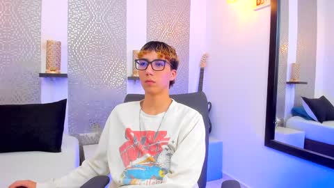 Snapshot of nikolay_gregori chatting on December 2024 07:28:01 AM online show from December 2024 07:28:01 AM