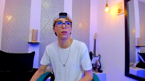 Snapshot of nikolay_gregori chatting on January 2025 07:42:01 AM online show from January 2025 07:42:01 AM