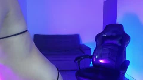 Snapshot of nikolwalter chatting on June 2026 07:28:01 AM nikolwalter online show from June 2026 07:28:01 AM