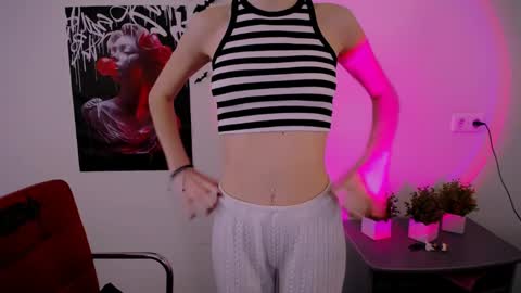 nikonara_ online show from March 2025 11:31:01 AM