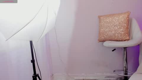     NIKY     online show from October 2025 10:20:02 PM