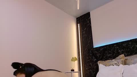  NIKY SMIT  online show from January 2025 11:44:02 AM