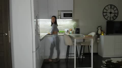 Bella online show from October 2025 12:20:01 PM