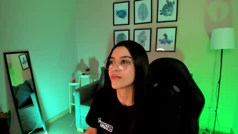 Snapshot of nina__dixon chatting on September 2025 10:12:01 PM Nina online show from September 2025 10:12:01 PM