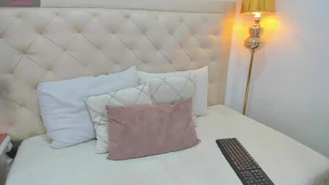 nina joyce online show from March 2026 08:02:01 PM