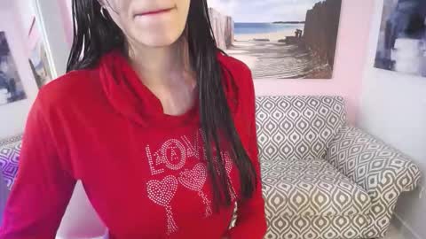 Nina online show from October 2025 12:13:02 PM