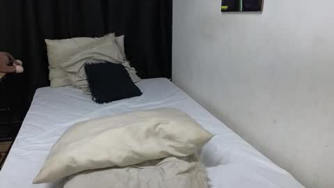 Ninaa fox online show from January 2025 06:43:01 PM