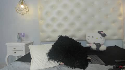 Snapshot of ninaavelvett chatting on June 2026 12:20:02 PM Nina online show from June 2026 12:20:02 PM