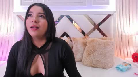 Nina online show from March 2026 03:32:01 AM