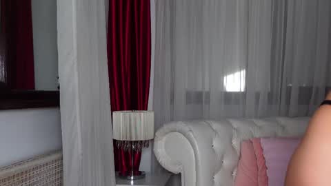 NinaCrystal online show from February 2025 12:14:02 PM