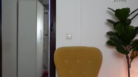 NinaCrystal online show from September 2025 06:02:01 AM