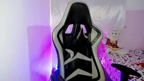 ninatinydoll1 online show from February 2025 02:19:02 PM