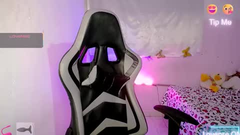 ninatinydoll1 online show from October 2025 11:08:02 AM