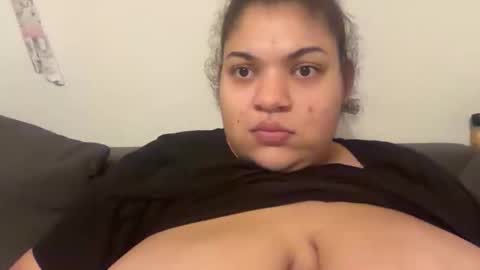 Snapshot of niniberger chatting on November 2025 09:06:02 PM niniberger online show from November 2025 09:06:02 PM