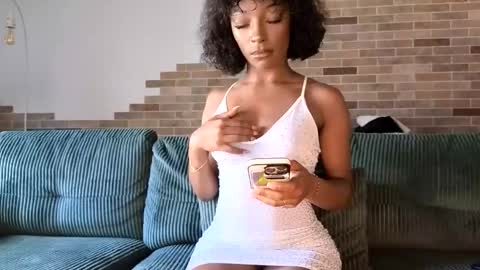 Snapshot of niviawolfe chatting on May 2026 12:19:02 AM NIVIA WOLFE online show from May 2026 12:19:02 AM