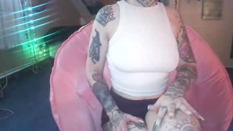 Leah online show from December 2025 01:16:02 PM