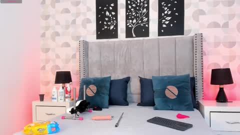 NATHALIA MORENO online show from November 2025 12:34:01 PM