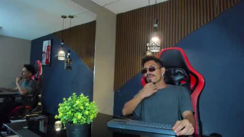 Snapshot of noaahtylor chatting on March 2026 12:49:02 AM Noah online show from March 2026 12:49:02 AM