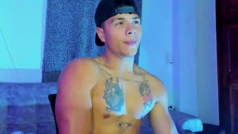 noah_223 online show from November 2025 11:43:02 PM