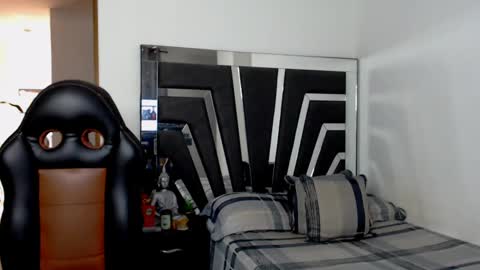 Noah Harris01 online show from November 2025 01:21:02 PM