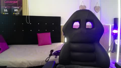 Noah  online show from October 2025 08:18:02 PM