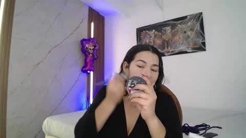 Noah  online show from October 2025 07:58:02 PM