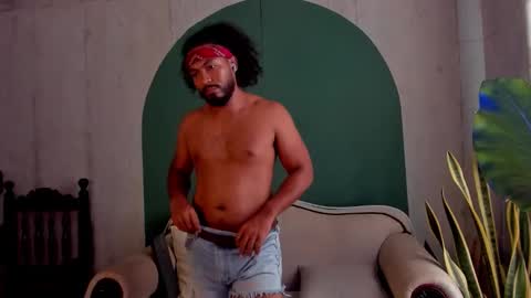 Noah online show from November 2025 06:20:01 PM