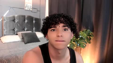 noah_smith04 online show from November 2025 12:27:02 PM