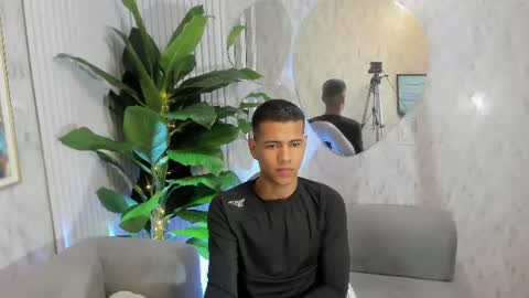 Snapshot of noahdark_ chatting on July 2026 02:20:02 AM NOAH online show from July 2026 02:20:02 AM