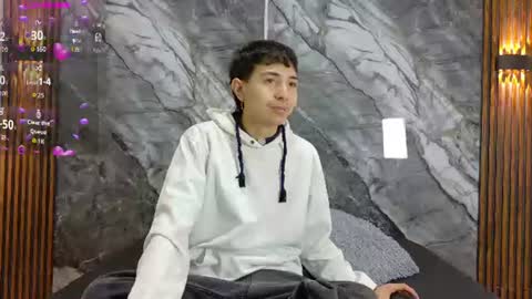 Snapshot of noahwalker__ chatting on June 2026 11:01:02 AM online show from June 2026 11:01:02 AM