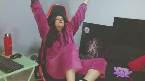 Noamartin online show from April 2026 02:47:02 AM