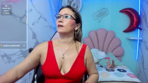 Snapshot of noelia_milfs chatting on May 2026 01:33:01 AM noelia_milfs online show from May 2026 01:33:01 AM