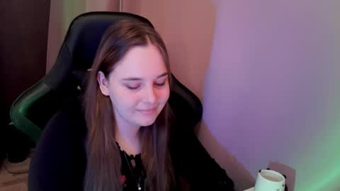 noir_ember_ online show from November 2025 01:06:01 PM