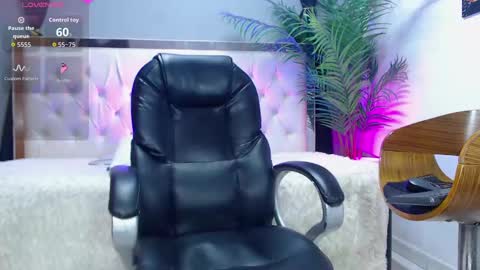 Nolan  online show from September 2025 07:03:02 PM