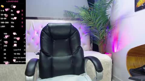 Nolan  online show from September 2025 05:35:02 PM