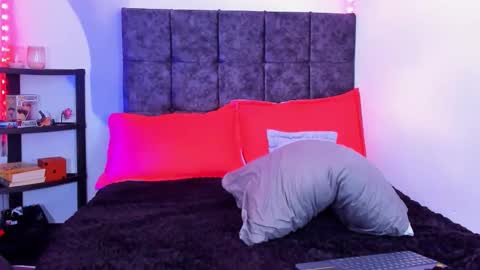 Nolan  online show from November 2025 07:25:02 PM