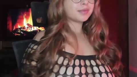 Ara online show from December 2025 04:06:01 AM