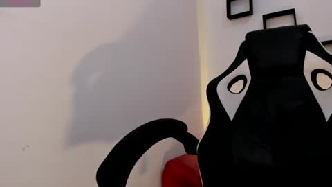 Nora online show from September 2025 06:52:01 PM